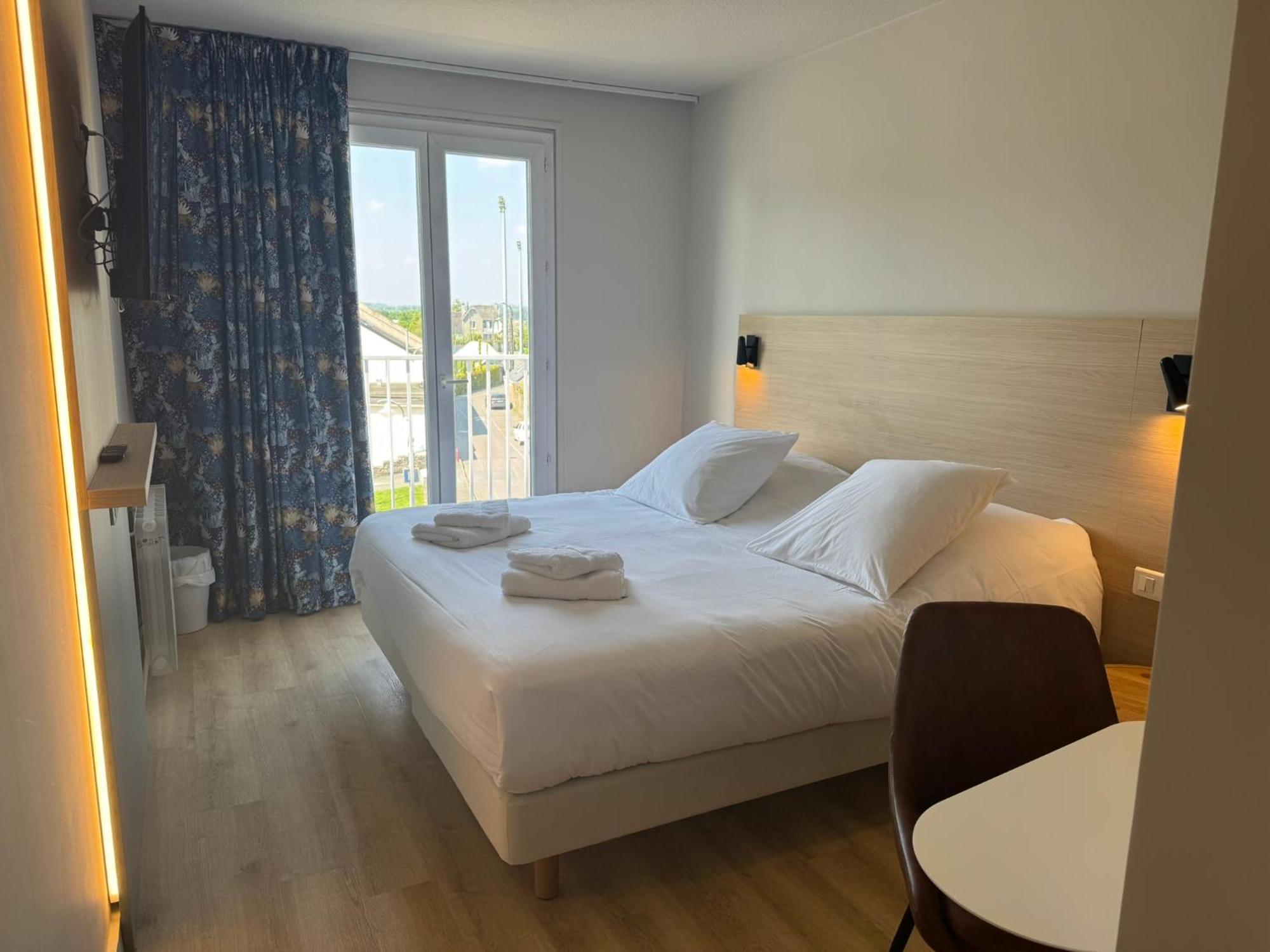 Karaez Hotel - Brithotel Carhaix ภายนอก รูปภาพ